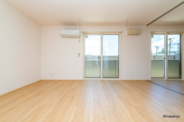 グランディールやまとの居間・リビング