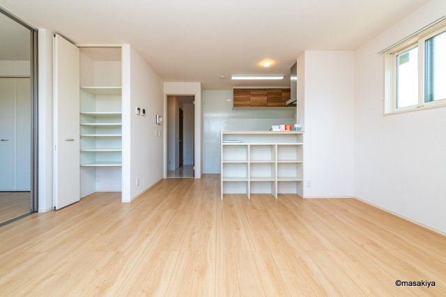 グランディールやまとの居間・リビング