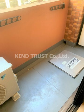 プレサンス梅田フロンティアのバルコニー|暖かな日差しのふりそそぐバルコニー