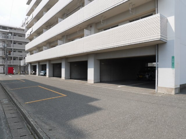 【駐車場】 | ビュークレスト折立 | ビュークレスト折立の駐車場