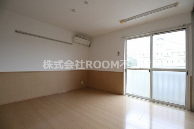 ヴィラ・モナリエールC棟の居間・リビング|使いやすいリビングです