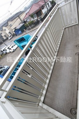 ヴィラ・モナリエールC棟のバルコニー|外からの目が気にならないバルコニーで洗濯物が干せます