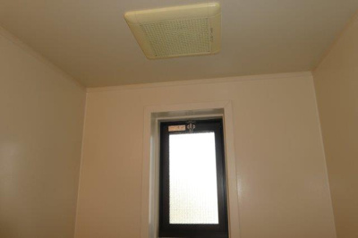 【浴室】 | グランディールB | 浴室換気扇・窓