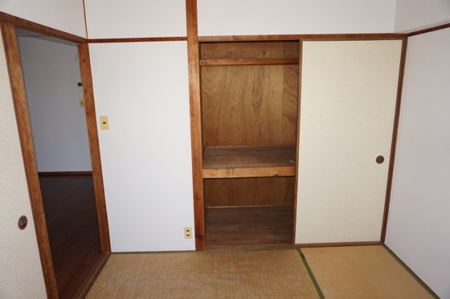 【収納】 | 八尋ビル | 八尋ビルの押入れ