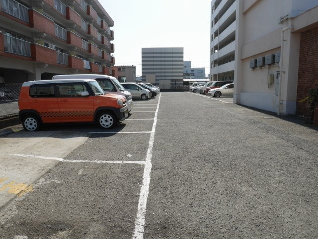【駐車場】 | 八尋ビル | 八尋ビルの駐車場