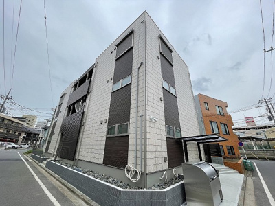 【外観】 | プランタン中山 | 横浜線・グリーンライン「中山」駅まで徒歩3分！築浅の3階建てアパートです♪2沿線利用可能で通勤通学・お買物にも便利な立地☆