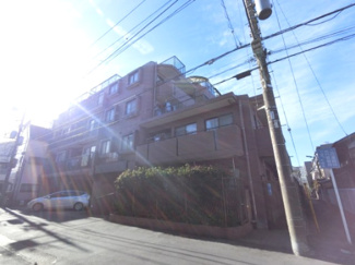 【外観】 | 総戸数２５戸、平成１１年２月築、管理人は日勤勤務につき管理体制良好です♪