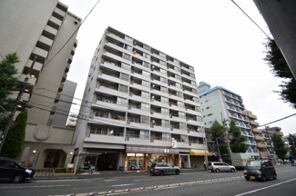【外観】 | 総戸数９４戸、昭和４８年１２月築、管理人は日勤勤務につき管理体制良好です♪