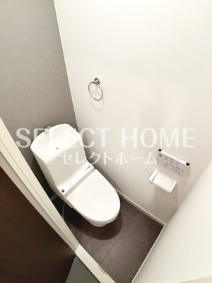 【トイレ】 | コーポ三陽B棟 | ゆったりとした空間のトイレです