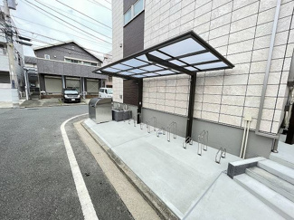 【その他共用部分】 | 屋根付きの駐輪場があるので雨が降っても安心です☆自転車はちょっとした移動手段に便利ですよね！