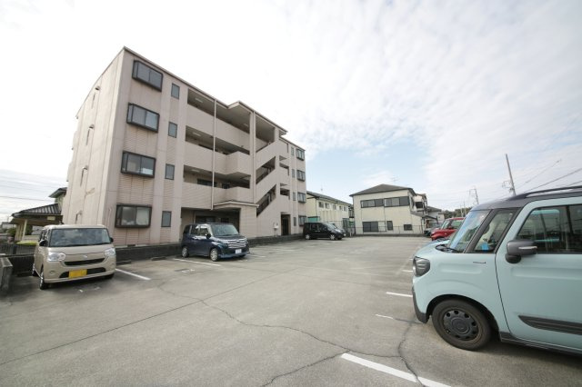 サンシャイン大堀の駐車場