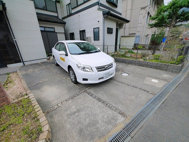 梅田邸の駐車場|車をお持ちの方に嬉しい駐車場付きの物件です