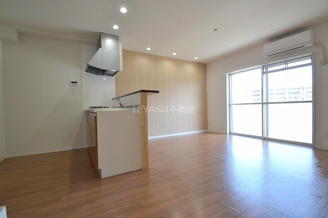 江島マンションの居間・リビング