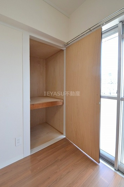 江島マンションの収納