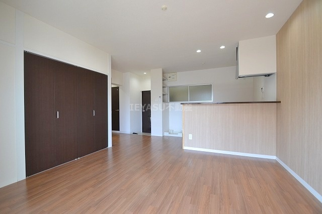 江島マンションの居間・リビング