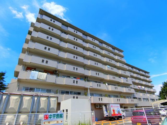 メゾンドール富田林の外観