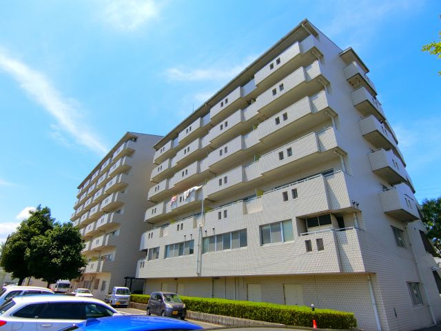 メゾンドール富田林の外観