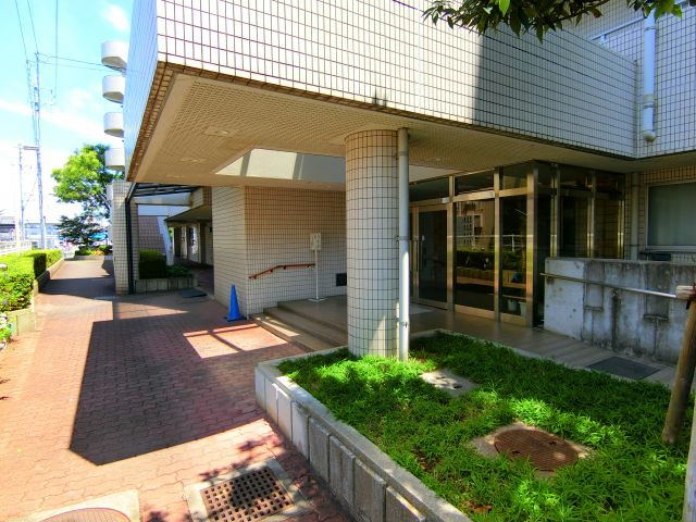 メゾンドール富田林のエントランス