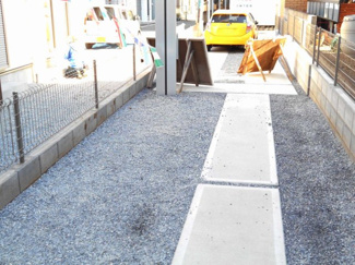 【駐車場】 | ・岩槻駅徒歩13分・駐車場2台以上（車種）・南向き・4LDKとルーフワイドバルコニー・岩槻小・城北中