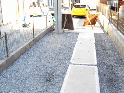 【駐車場】 | 新築　さいたま市　岩槻区　宮町　全2棟　2号棟　らす1棟 | ・岩槻駅徒歩13分・駐車場2台以上（車種）・南向き・4LDKとルーフワイドバルコニー・岩槻小・城北中