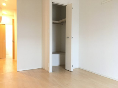 【収納】 | ザ カルムスペース ササヤマ２ | 5.7帖洋室のクローゼットです