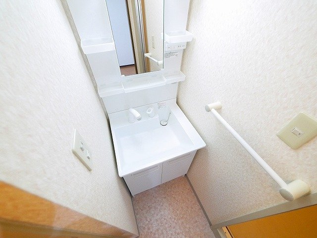 メゾンコンフォールの洗面所|広い洗面スペース