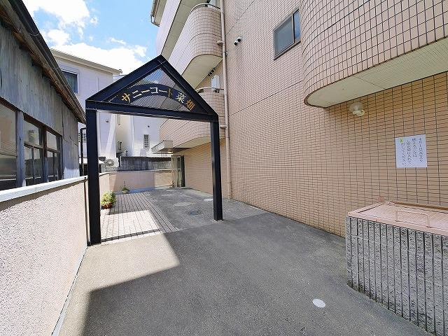 サニーコート菜畑のエントランス|建物の内部です