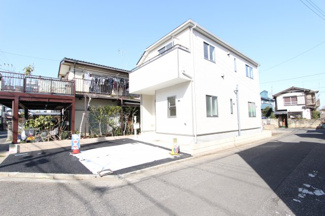 【前面道路含む現地写真】 | 西側幅員5.12ｍ、南側幅員5ｍ