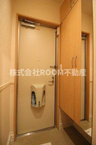 シェルト下川東の玄関|たっぷりとした収納スペースです