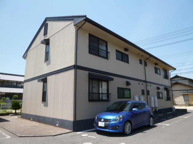 総社市清音上中島のアパートの外観