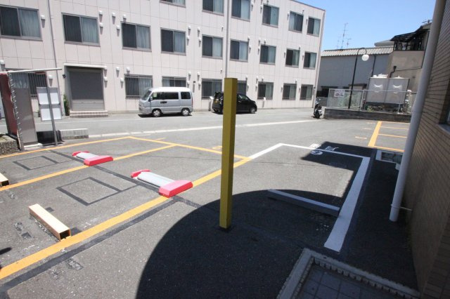フォレストコート長瀬 ( 近畿大学 一人暮らし )の駐車場