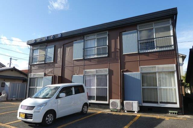 総社市清音柿木のアパートの外観