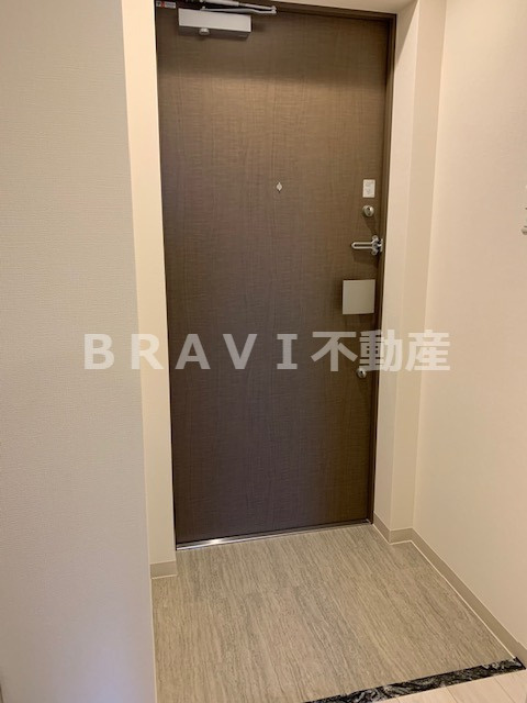 エグゼ堺筋本町　BRAVI不動産の玄関|【エグゼ堺筋本町】シンプルで使いやすい玄関です