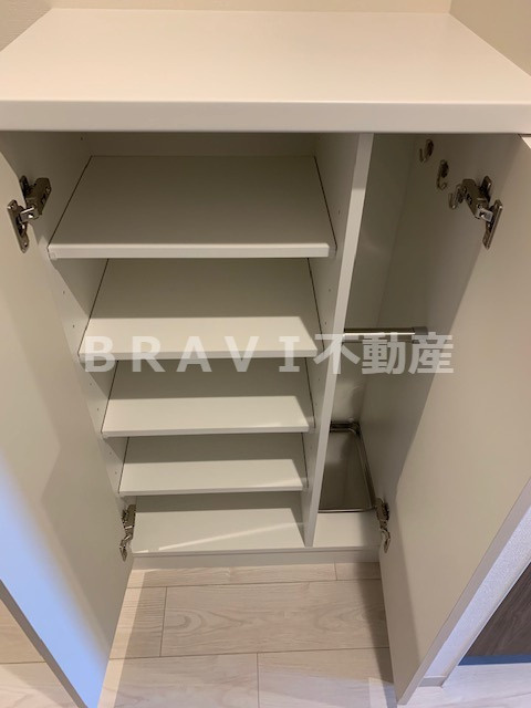 エグゼ堺筋本町　BRAVI不動産の収納|【エグゼ堺筋本町】シューズボックス