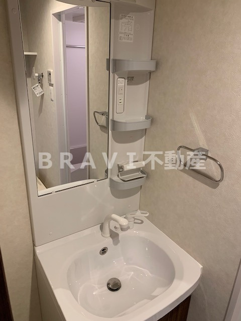 エグゼ堺筋本町　BRAVI不動産の独立洗面台|【エグゼ堺筋本町】独立洗面台あり、毎朝おしゃれに忙しい女性の方におすすめです