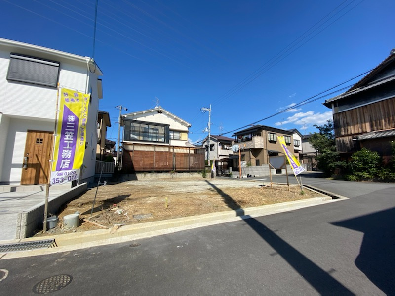グラッド・タウン私部６丁目の前面道路含む現地写真|■残り１区画。土地は約４１坪♪♪