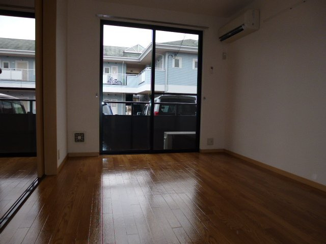 ビバリースクエアＡの居間・リビング