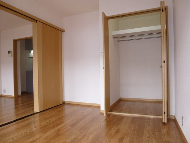 ビバリースクエアＡの収納|洋室