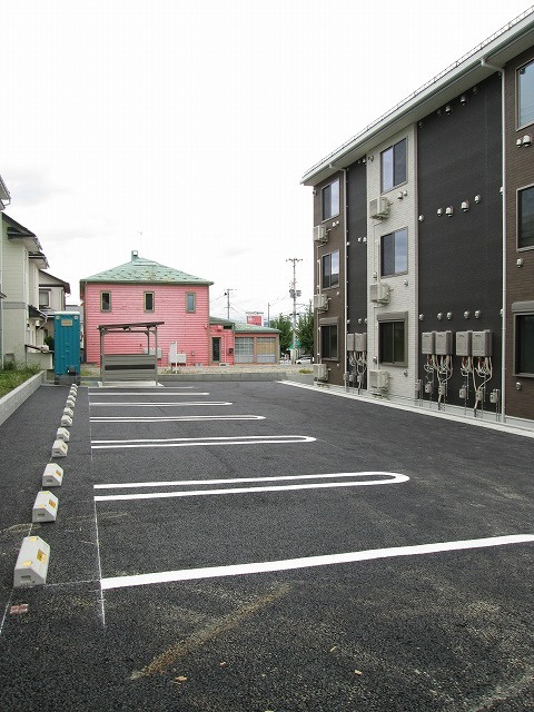 アーバン青春通りの駐車場