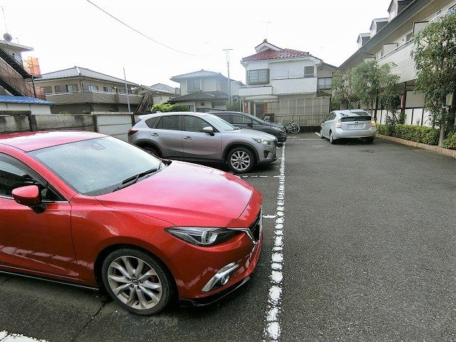 エスポアール中神の駐車場