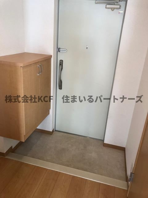 メゾンクラウン大手山の玄関|明るい玄関です