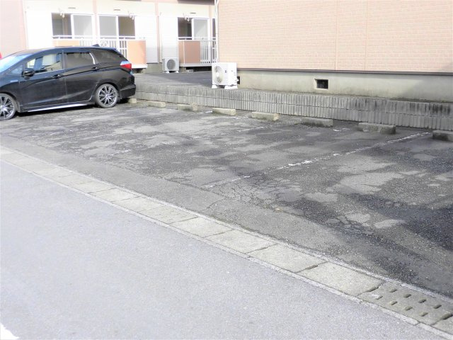 ベルメゾンの駐車場