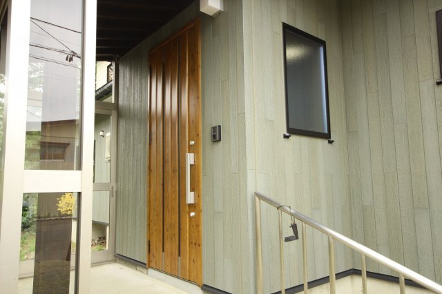 【玄関】 | 米沢市西大通１丁目　２階建て中古物件リノベーション済
