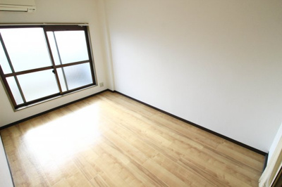 【居間・リビング】 | COCOプラムビハーラ | ★6帖洋室★