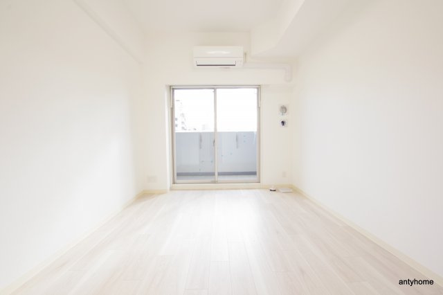 エステムコート新大阪14アイシー　仲介手数料無料の居間・リビング