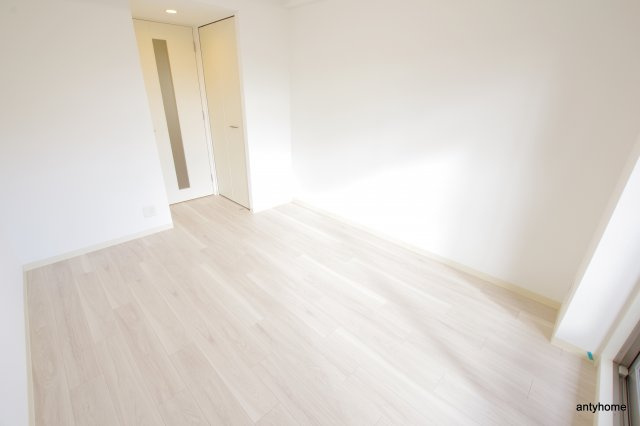 エステムコート新大阪14アイシー　仲介手数料無料の洋室