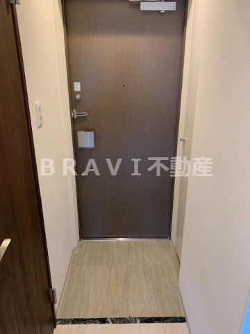 エグゼ堺筋本町　BRAVI不動産の玄関|【エグゼ堺筋本町】シンプルで使いやすい玄関です