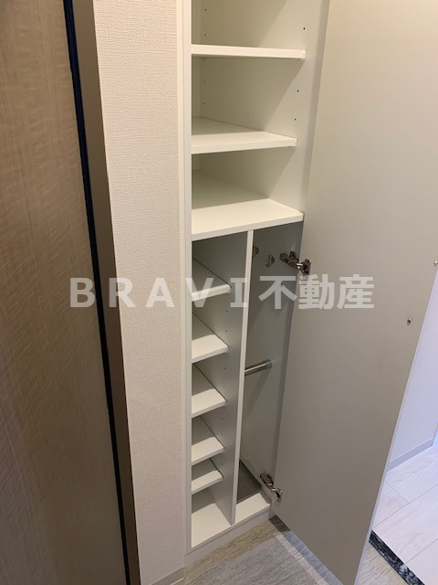 エグゼ堺筋本町　BRAVI不動産の玄関|【エグゼ堺筋本町】シューズボックス
