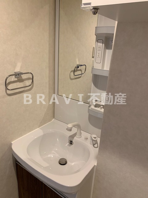 エグゼ堺筋本町　BRAVI不動産の独立洗面台|【エグゼ堺筋本町】朝の身支度には欠かせない独立洗面化粧台