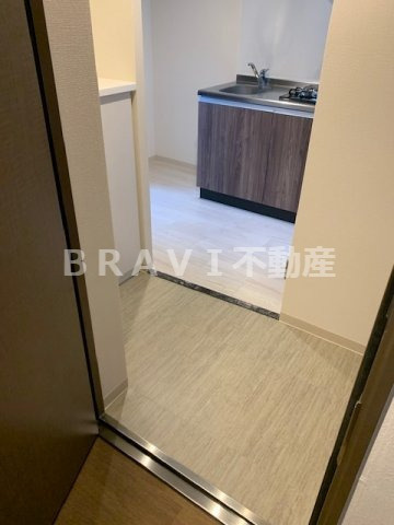 エグゼ堺筋本町　BRAVI不動産の内装|【エグゼ堺筋本町】シンプルで使いやすい玄関です